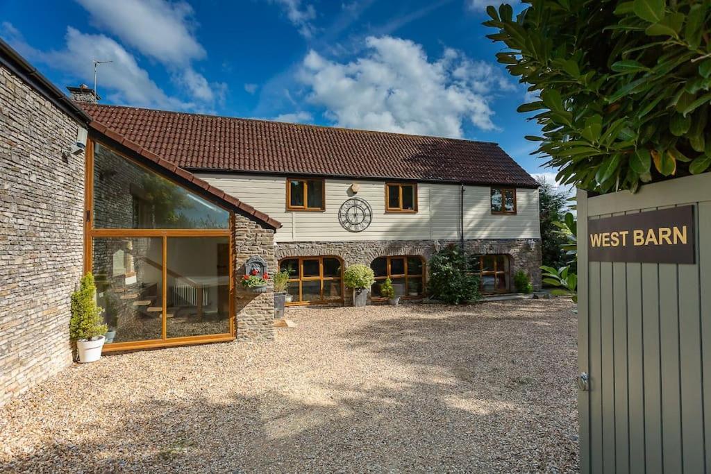 The West Barn Near Bath, Sleeps 24 And 2 Hot Tubs Villa Bristol Exterior foto