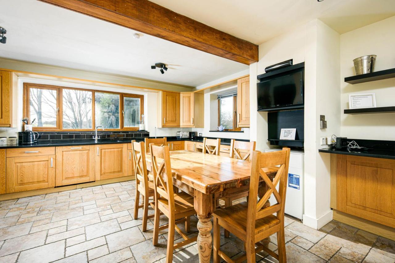 The West Barn Near Bath, Sleeps 24 And 2 Hot Tubs Villa Bristol Exterior foto