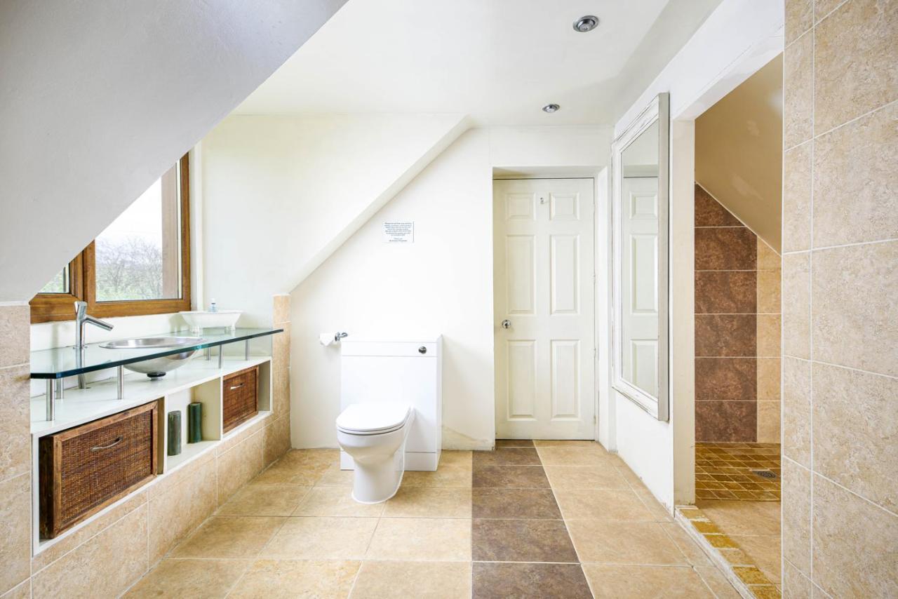 The West Barn Near Bath, Sleeps 24 And 2 Hot Tubs Villa Bristol Exterior foto