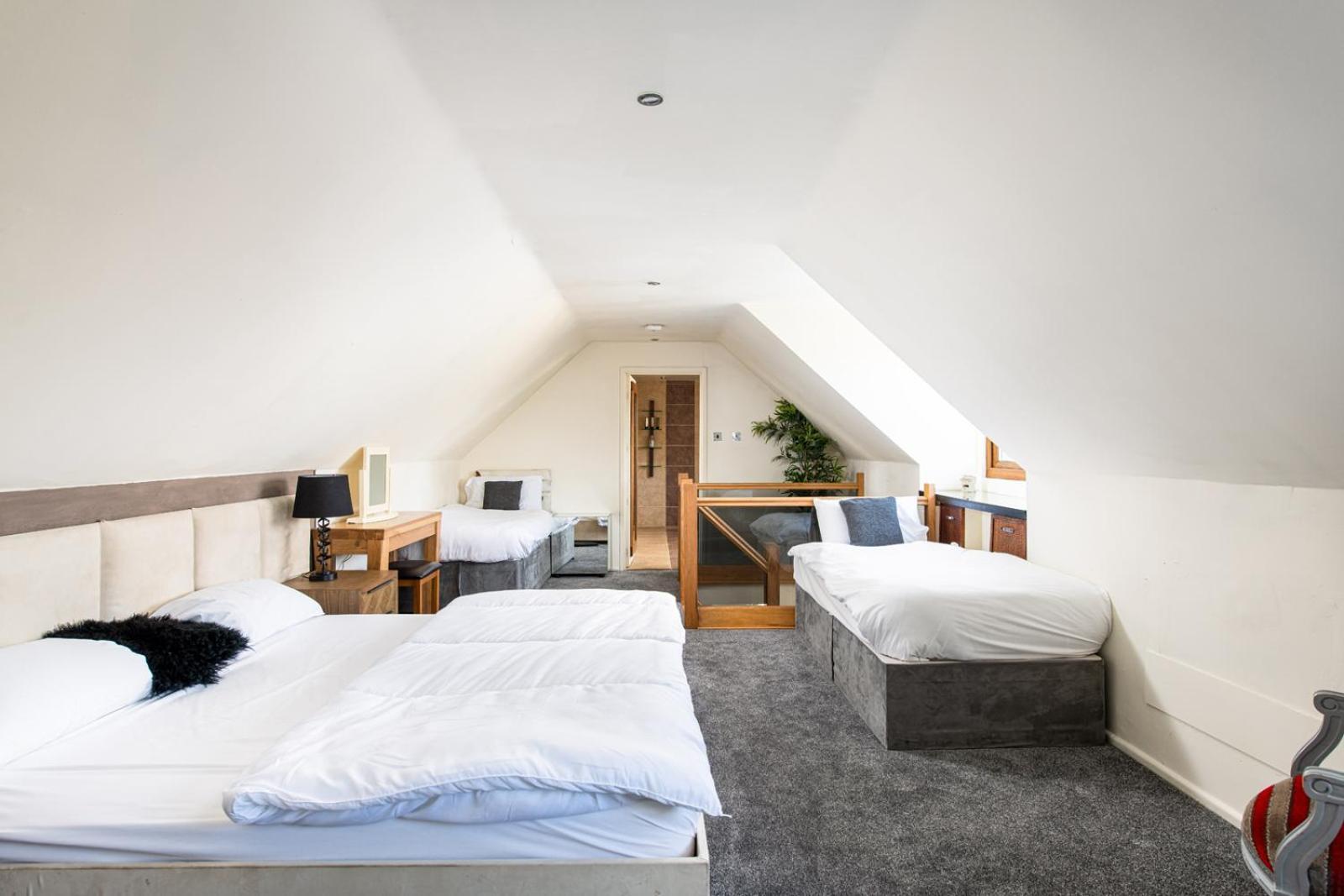 The West Barn Near Bath, Sleeps 24 And 2 Hot Tubs Villa Bristol Exterior foto