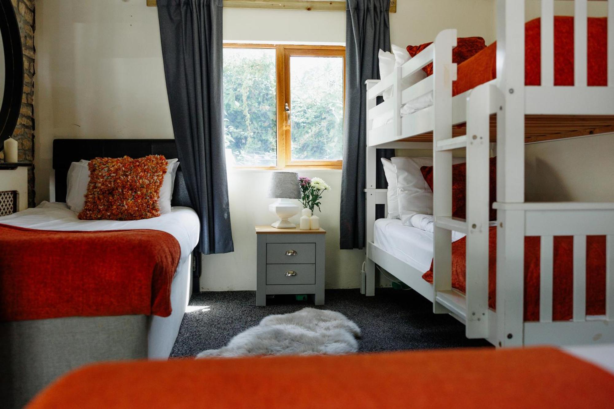 The West Barn Near Bath, Sleeps 24 And 2 Hot Tubs Villa Bristol Exterior foto