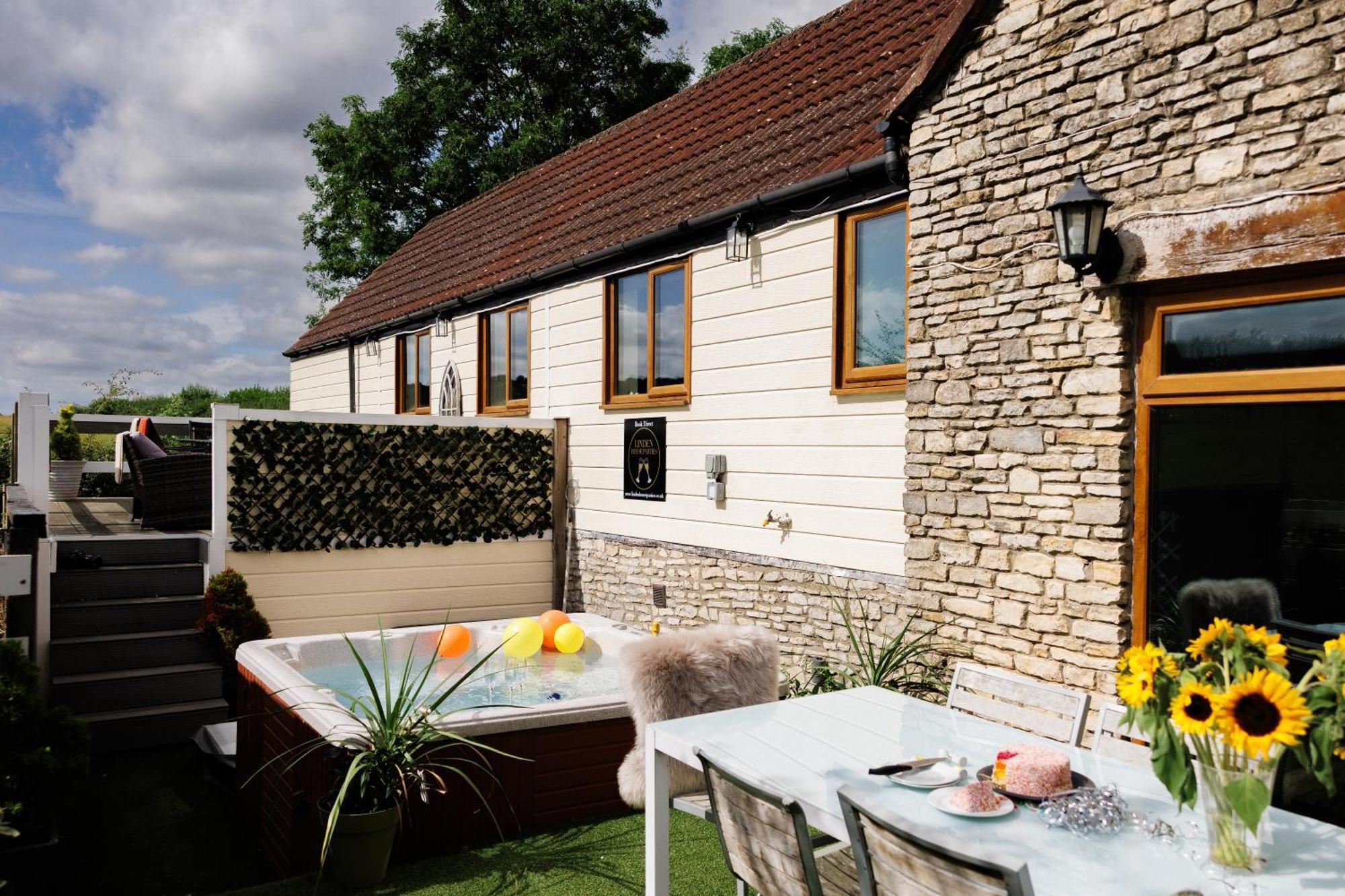 The West Barn Near Bath, Sleeps 24 And 2 Hot Tubs Villa Bristol Exterior foto