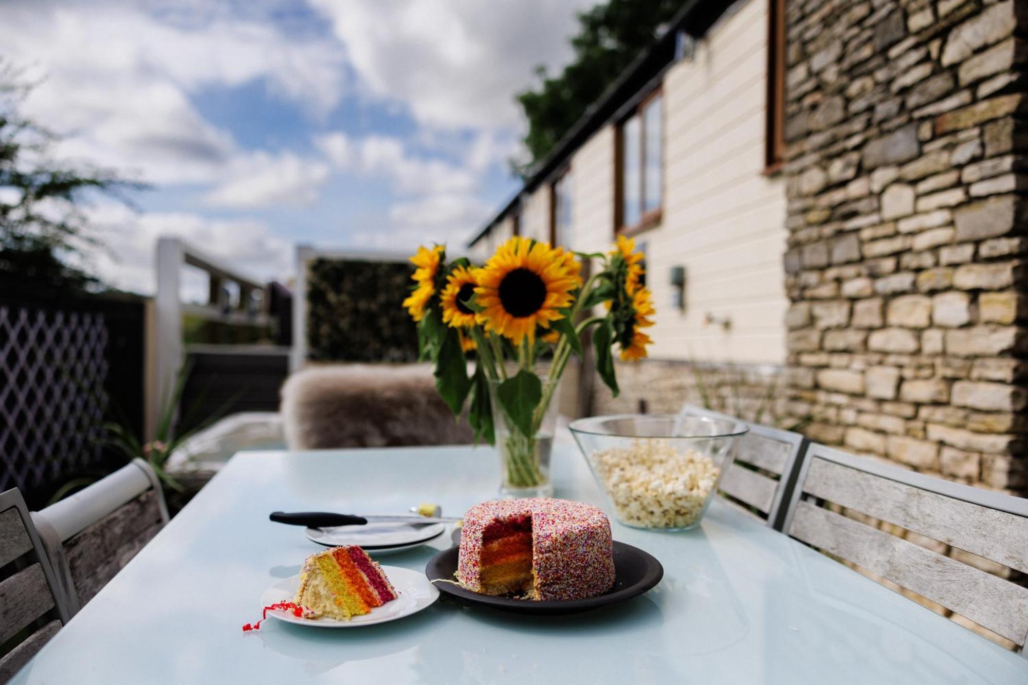 The West Barn Near Bath, Sleeps 24 And 2 Hot Tubs Villa Bristol Exterior foto