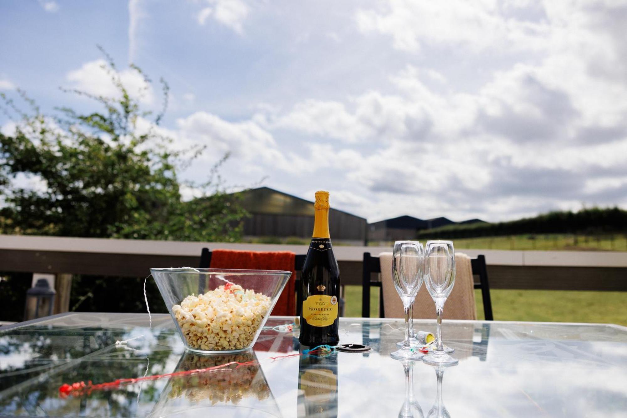 The West Barn Near Bath, Sleeps 24 And 2 Hot Tubs Villa Bristol Exterior foto