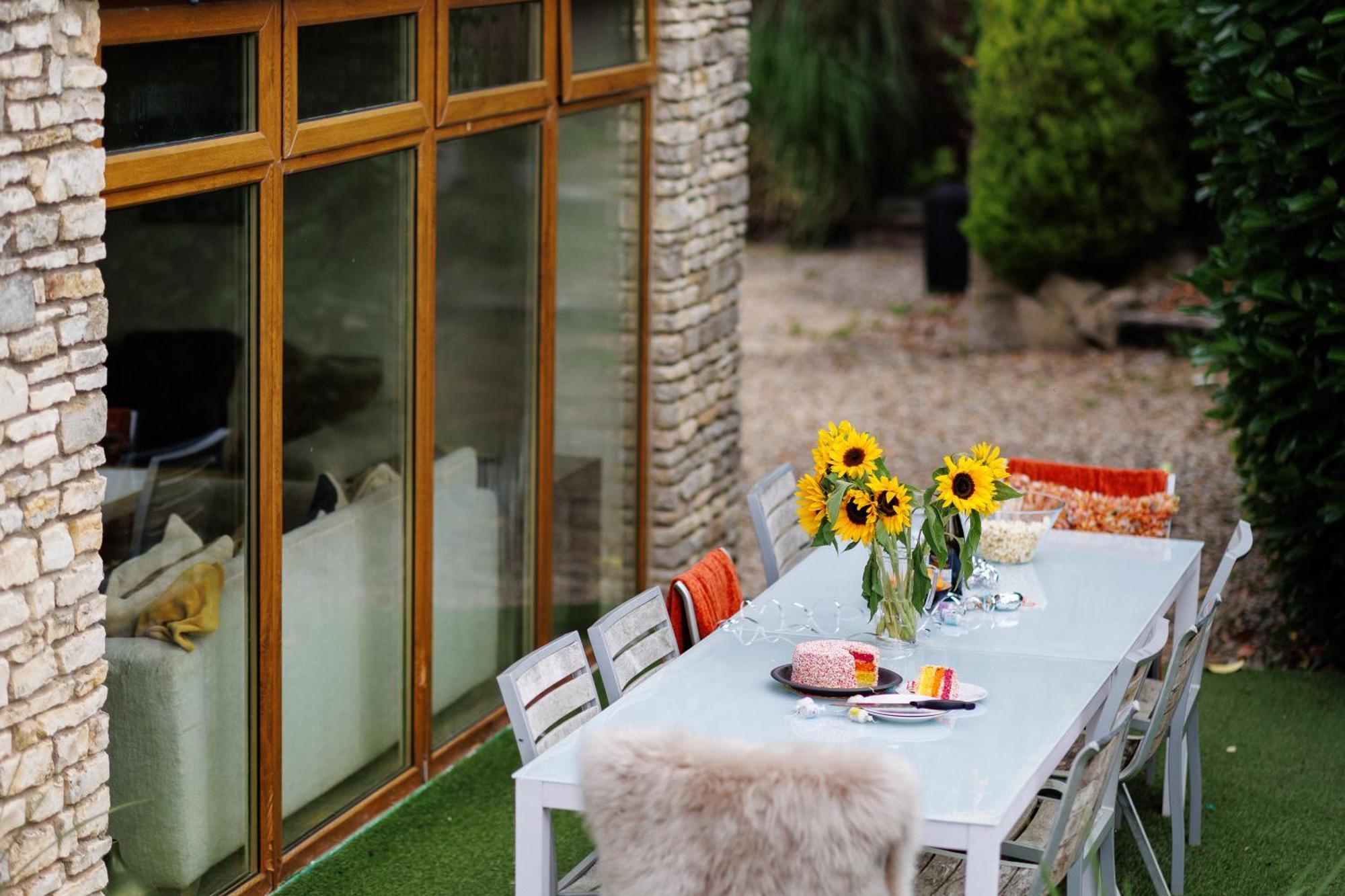 The West Barn Near Bath, Sleeps 24 And 2 Hot Tubs Villa Bristol Exterior foto